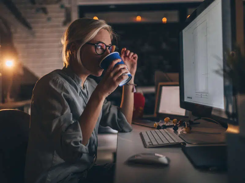 Lady-at-a-computer